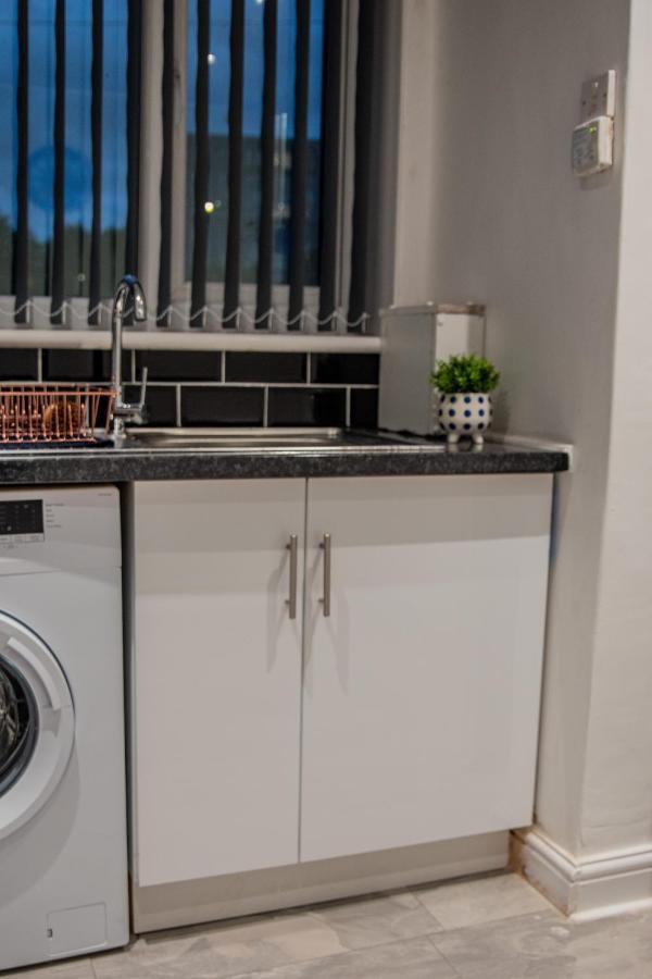 BV Comfy Spacious 3 Bedroom House At Tatton Street Mánchester Exterior foto
