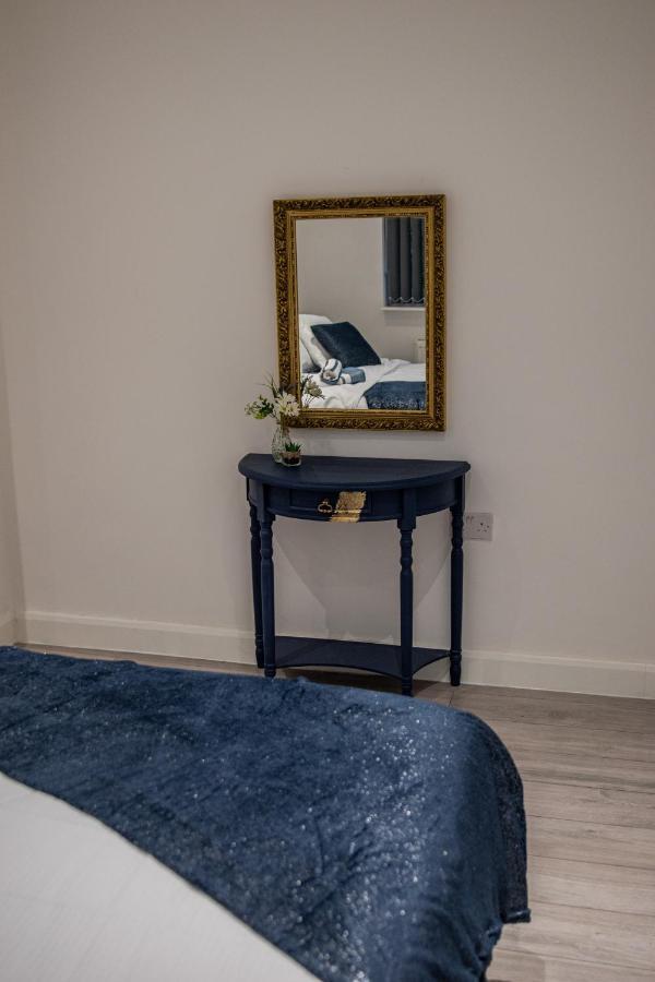 BV Comfy Spacious 3 Bedroom House At Tatton Street Mánchester Exterior foto